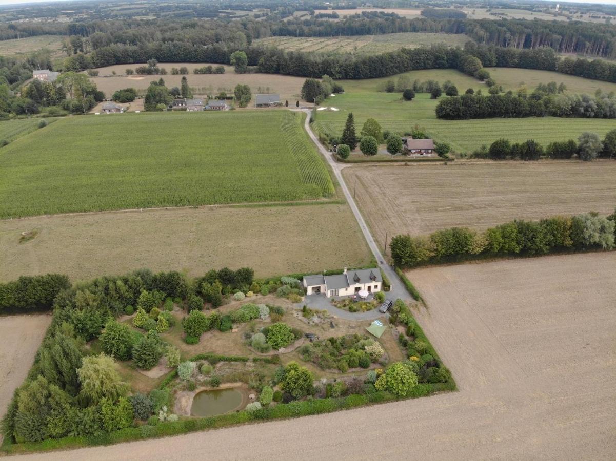 Gite La Grenouillere Esqueheries Exteriör bild