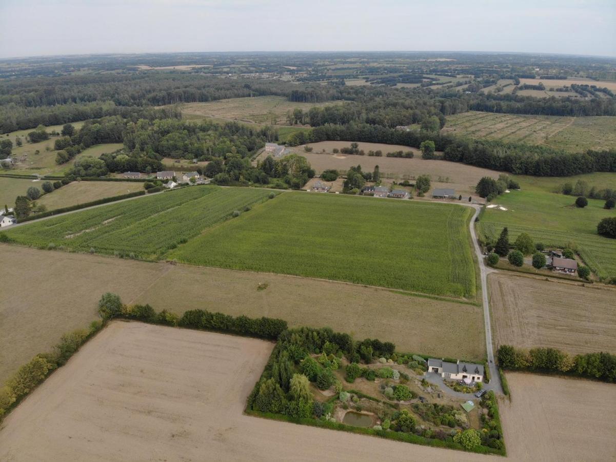 Gite La Grenouillere Esqueheries Exteriör bild