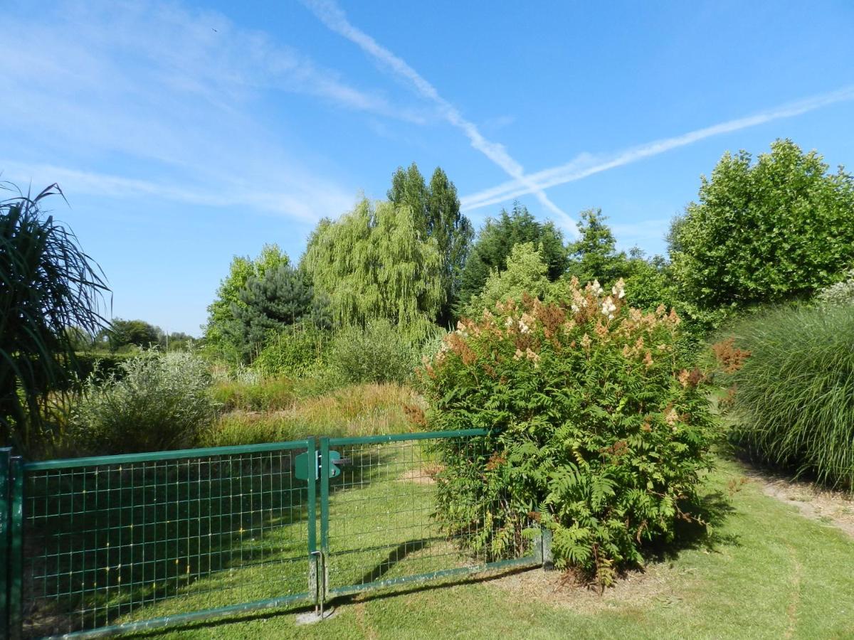 Gite La Grenouillere Esqueheries Exteriör bild