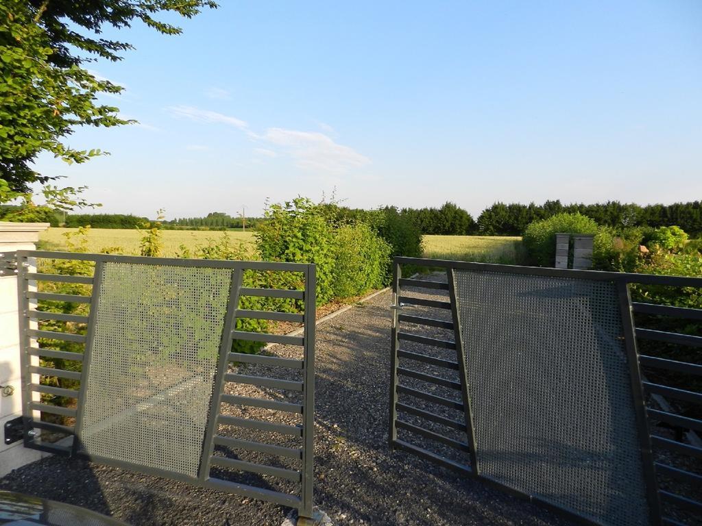 Gite La Grenouillere Esqueheries Exteriör bild