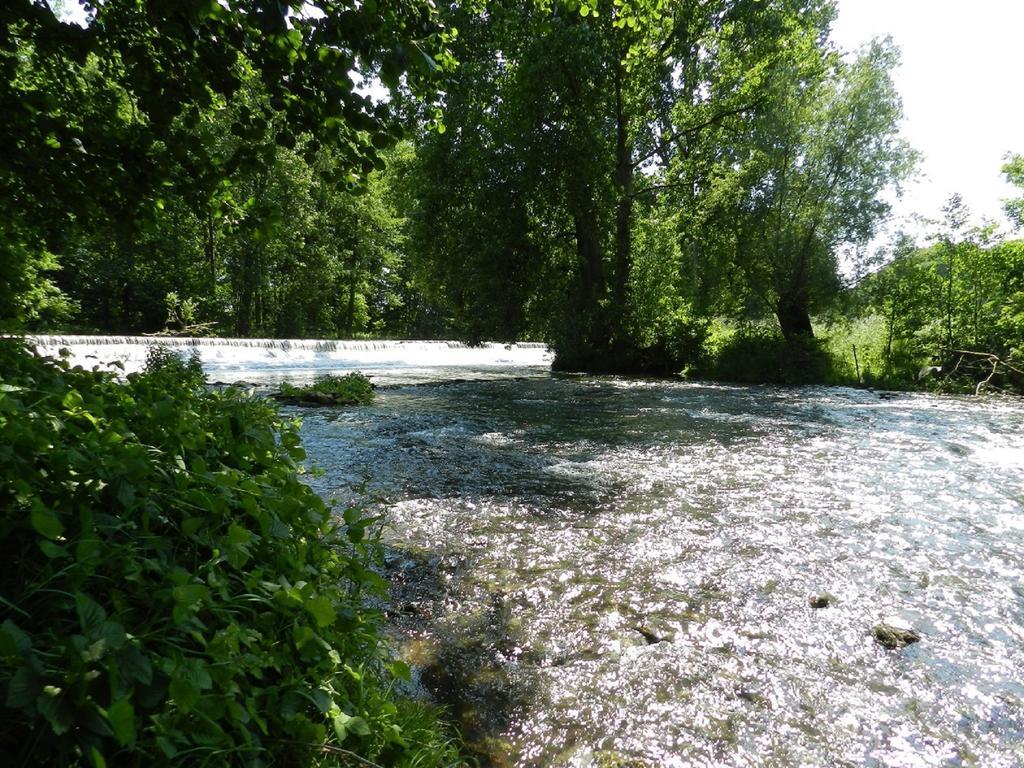 Gite La Grenouillere Esqueheries Exteriör bild