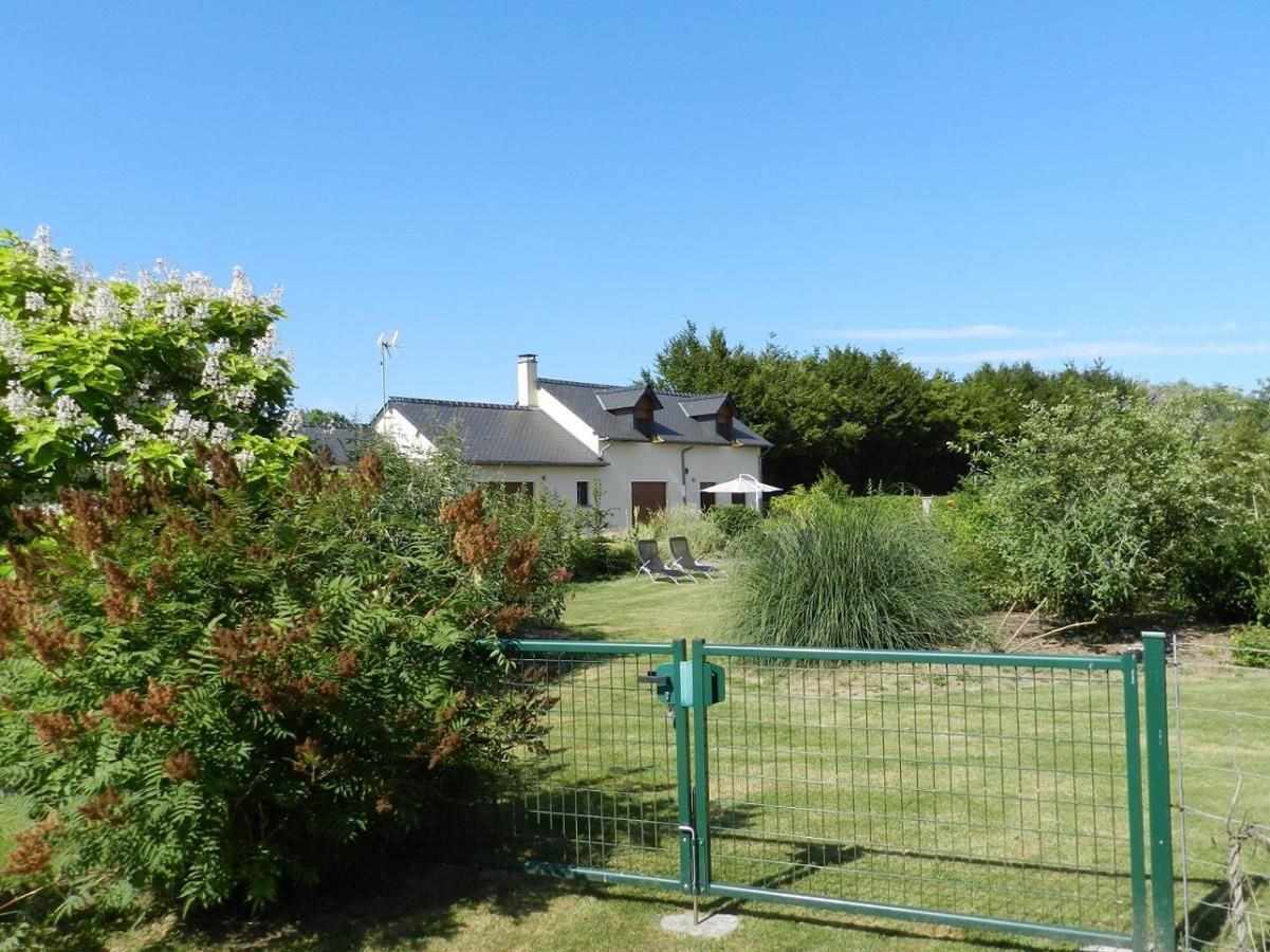 Gite La Grenouillere Esqueheries Exteriör bild