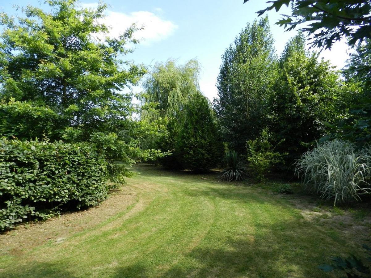 Gite La Grenouillere Esqueheries Exteriör bild